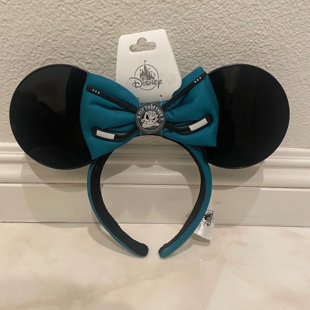 Disneyland Anaheim Ducks Day Ears Mighty 2024 NHL Hockey Disney NWT - Picture 1 of 5